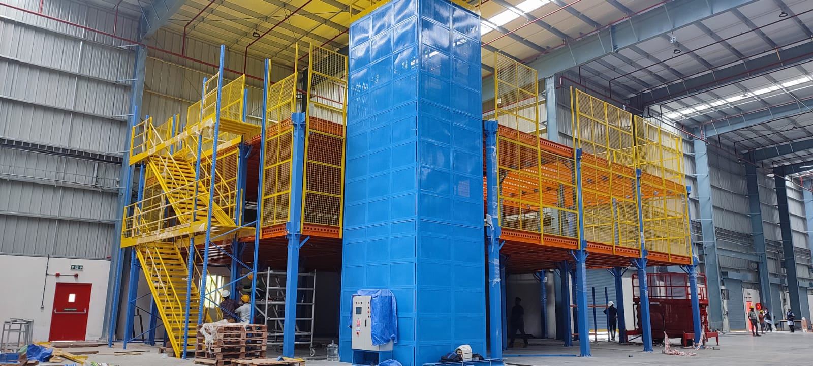 Modular mezzanine floor installation