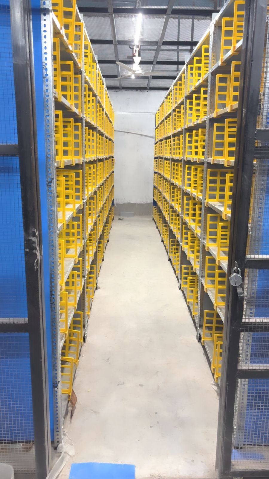 Q-commerce dark store racking installation